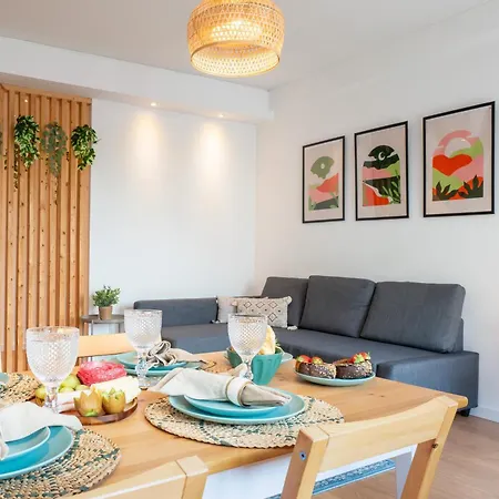 Host Wise - Spacious Modern Flat W Balcony ポルト