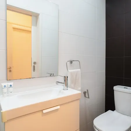 Host Wise - Spacious Modern Flat W Balcony * ポルト