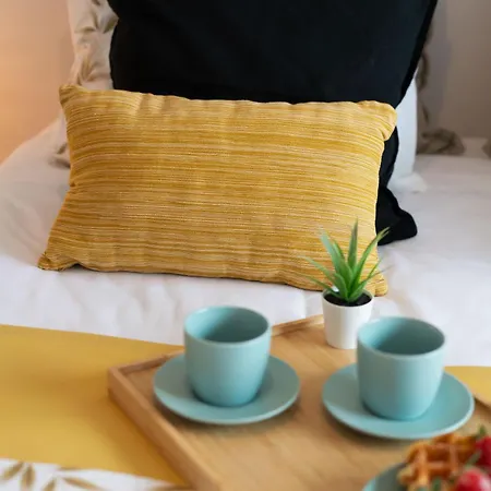 Host Wise - Spacious Modern Flat W Balcony ポルト