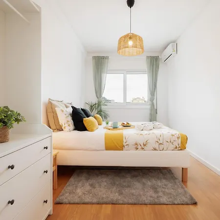 アパート Host Wise - Spacious Modern Flat W Balcony ポルト