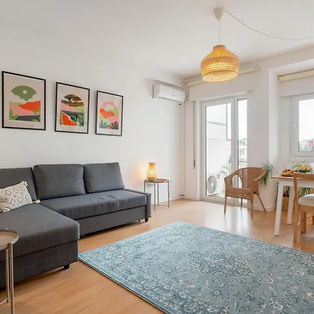 Host Wise - Spacious Modern Flat W Balcony ポルト