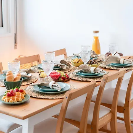 Host Wise - Spacious Modern Flat W Balcony ポルト