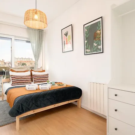 Host Wise - Spacious Modern Flat W Balcony