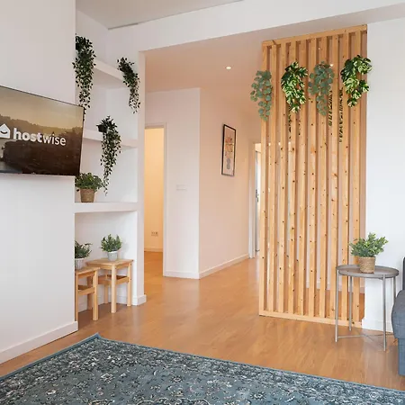 Host Wise - Spacious Modern Flat W Balcony *