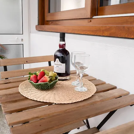 Host Wise - Spacious Modern Flat W Balcony Apartment *