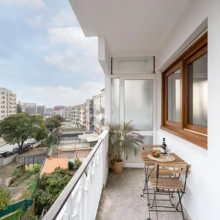 Host Wise - Spacious Modern Flat W Balcony Apartamento *