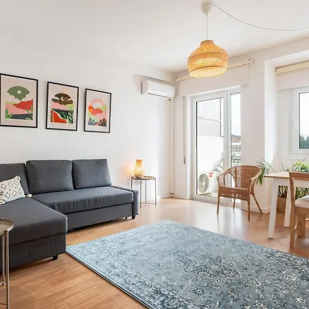 Host Wise - Spacious Modern Flat W Balcony