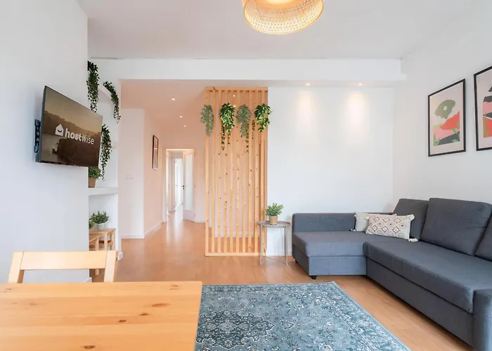 Host Wise - Spacious Modern Flat W Balcony 波尔图