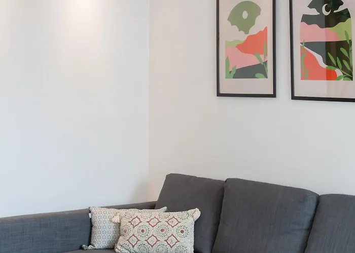 Apartment Host Wise - Spacious Modern Flat W Balcony *