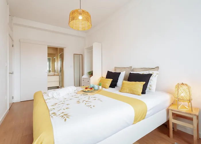 Host Wise - Spacious Modern Flat W Balcony *