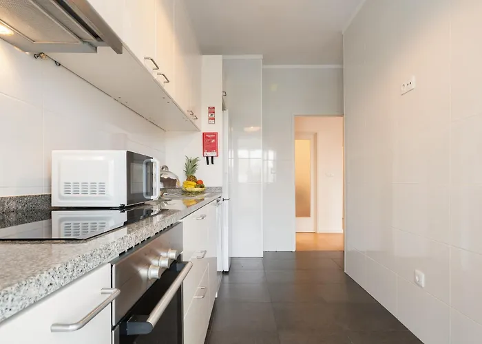 Host Wise - Spacious Modern Flat W Balcony Appartamento