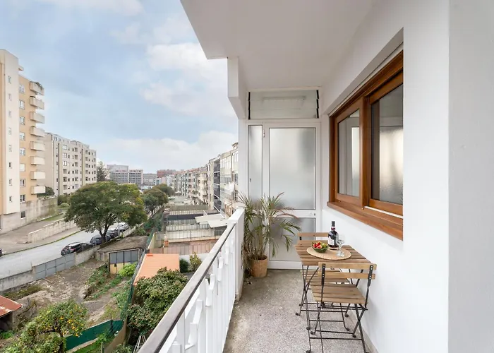 Host Wise - Spacious Modern Flat W Balcony Appartamento *