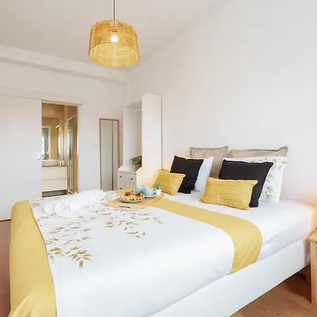 Host Wise - Spacious Modern Flat W Balcony *