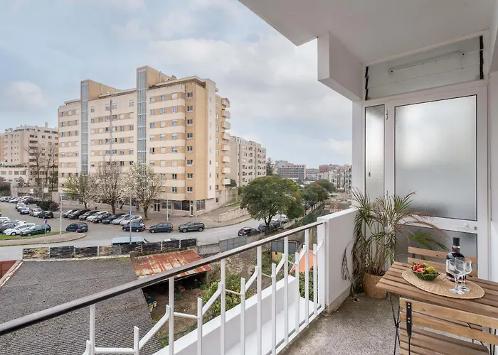 Host Wise - Spacious Modern Flat W Balcony Апартаменты Порту